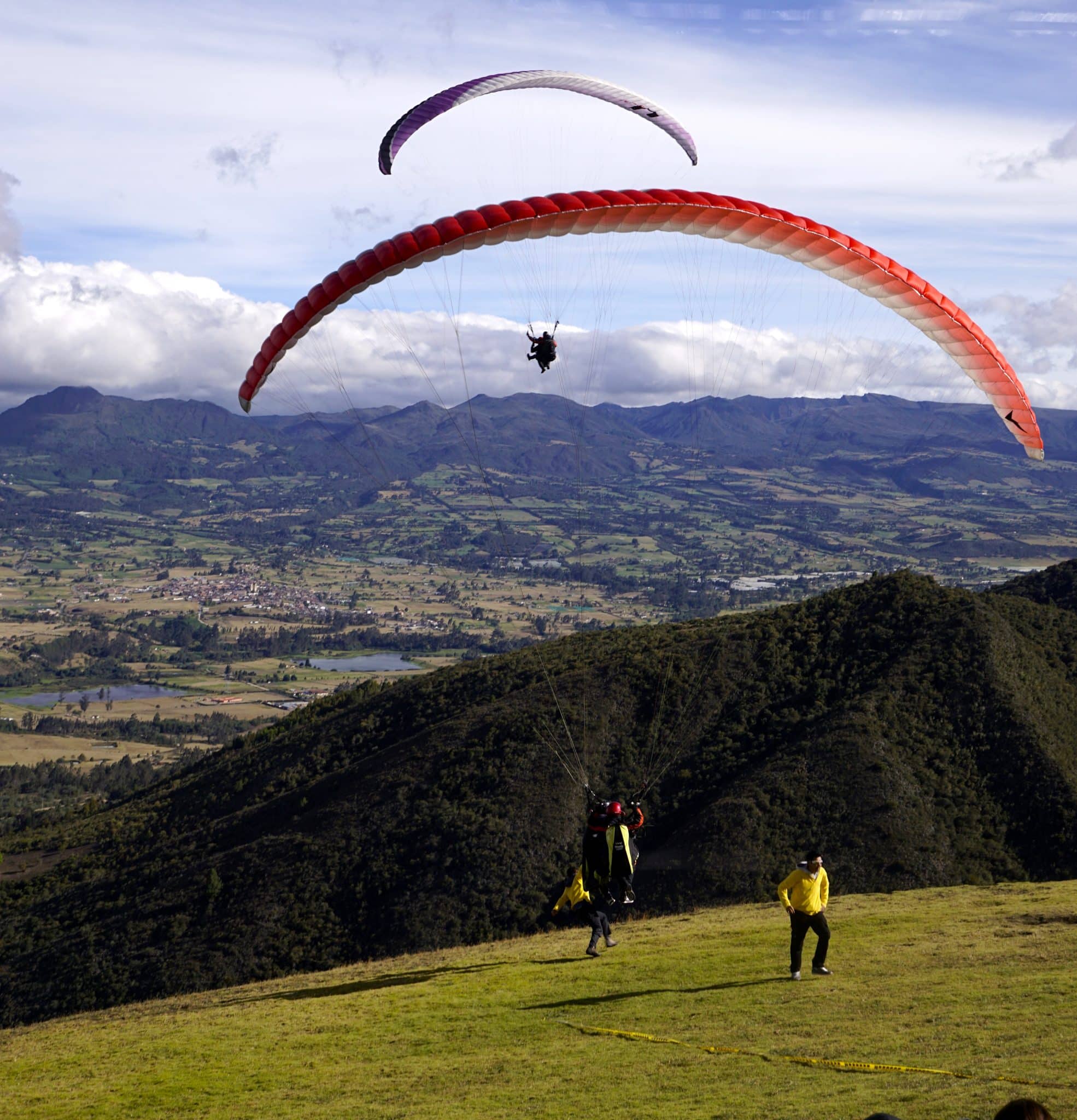 Trouver l’école de parapente idéale à Annecy : Les critères clés